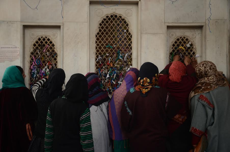 Devotees throng Makhdoom Sahab shrine on Urs